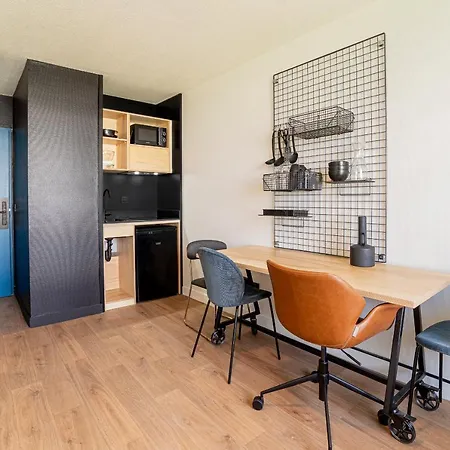 Zenitude Hotel-residences Fluvia מלון דירות