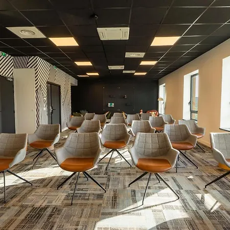 Zenitude Hotel-residences Fluvia מלון דירות 3*